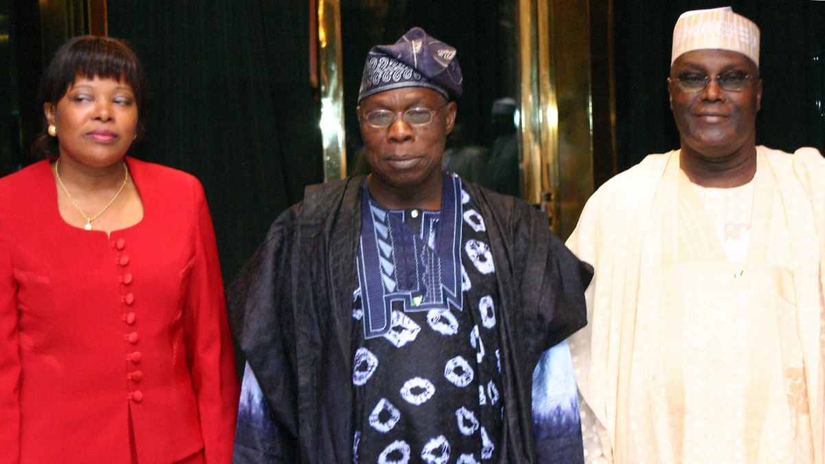 Former Nigeria President Olusegun Obasanjo (C) and former vice-President Atiku Abubakar (R) pose with former Sao Tome and Principe's Prime Minister Maria Do Carmo 30 August 2005, in Abuja. [Photo Credit: WOLE EMMANUEL/AFP via Getty Images]